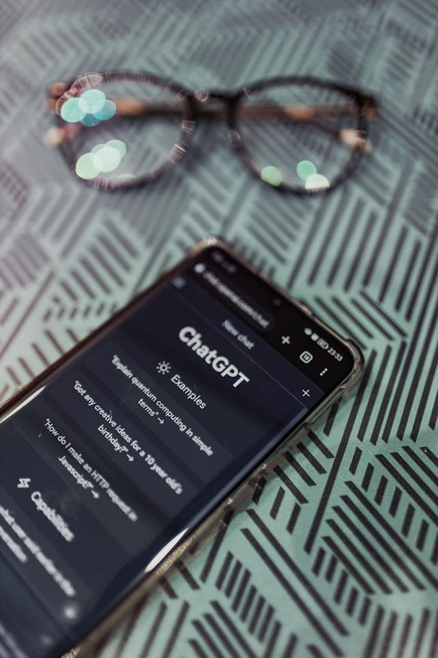 ChatGPT vs Gemini: Hangisi Daha İyi?